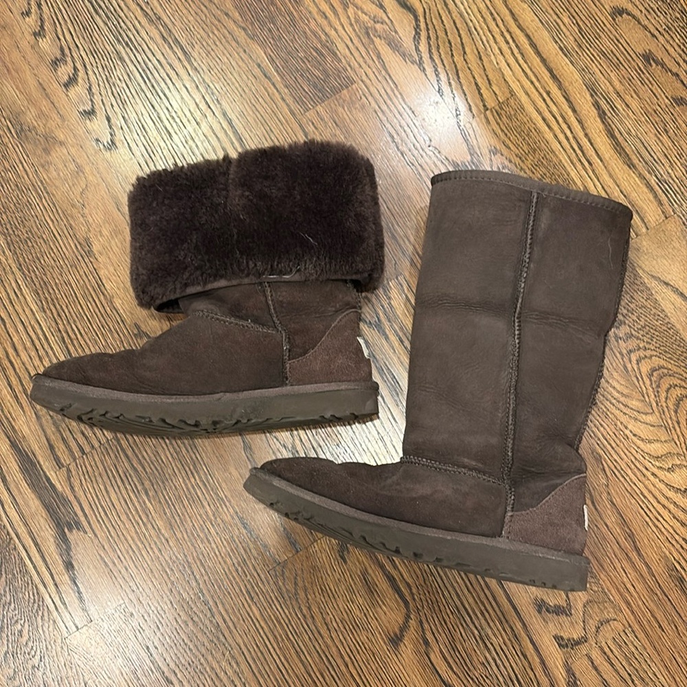 UGG tall classic brown boots, size 6/7